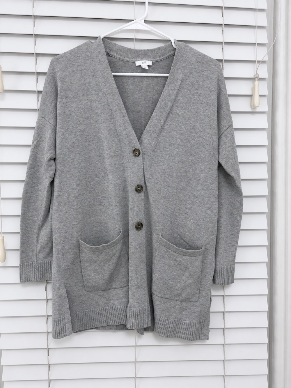 J. Jill Light Gray V-Neck Button Front Cardigan